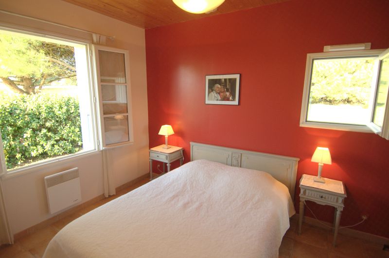 Photo 8 : CHAMBRE d'une maison située à Le Bois-Plage-en-Ré, île de Ré.