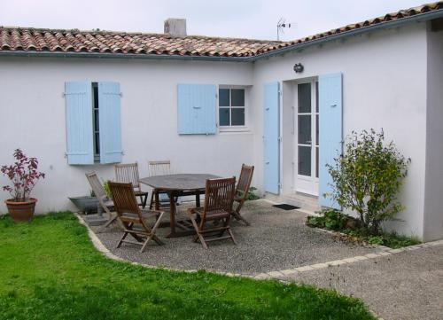 Photo 1 : TERRASSE d'une maison située à Le Bois-Plage-en-Ré, île de Ré.