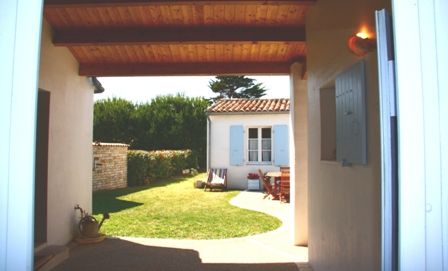 Photo 2 :  d'une maison située à Le Bois-Plage-en-Ré, île de Ré.