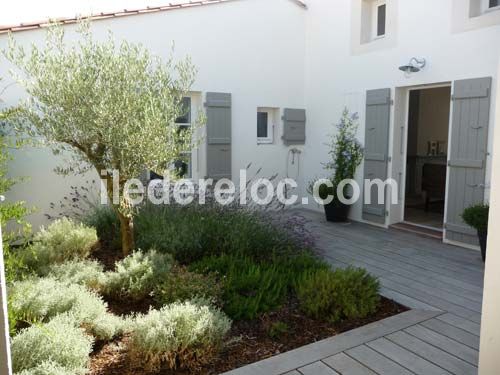 Photo 3 : PATIO d'une maison située à Le Bois-Plage-en-Ré, île de Ré.