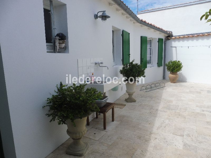 Photo 11 : EXTERIEUR d'une maison située à La Flotte, île de Ré.