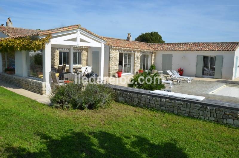 Photo 2 : JARDIN d'une maison située à Sainte-Marie-de-Ré, île de Ré.