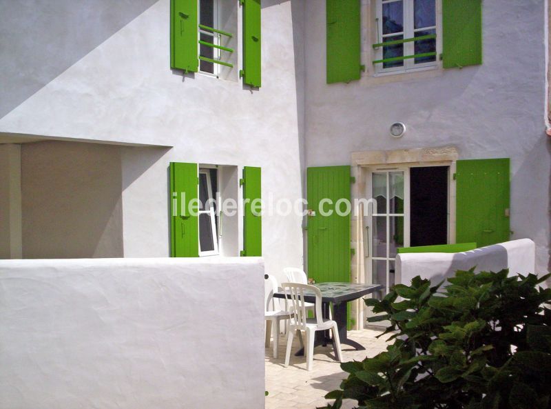 Photo 18 : TERRASSE d'une maison située à Ars en Ré, île de Ré.