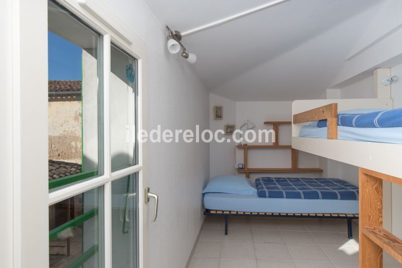 Photo 15 : CHAMBRE d'une maison située à Ars en Ré, île de Ré.