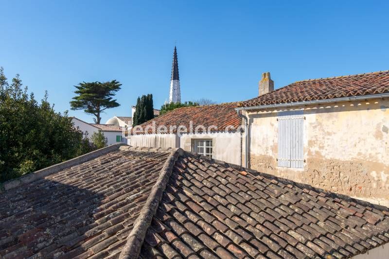 Photo 20 : EXTERIEUR d'une maison située à Ars en Ré, île de Ré.