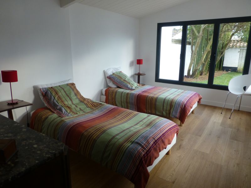 Photo 8 : CHAMBRE d'une maison située à La Couarde-sur-mer, île de Ré.