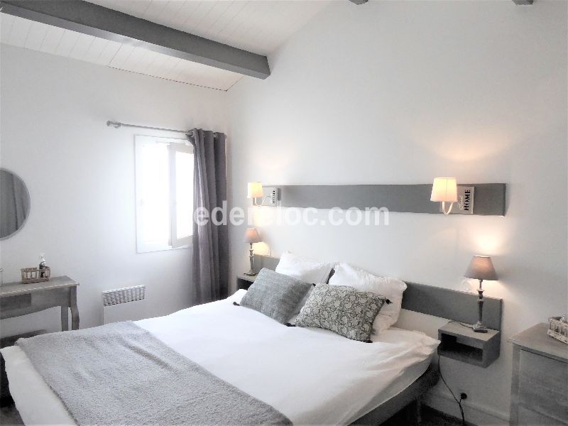Photo 22 : CHAMBRE d'une maison située à La Couarde-sur-mer, île de Ré.