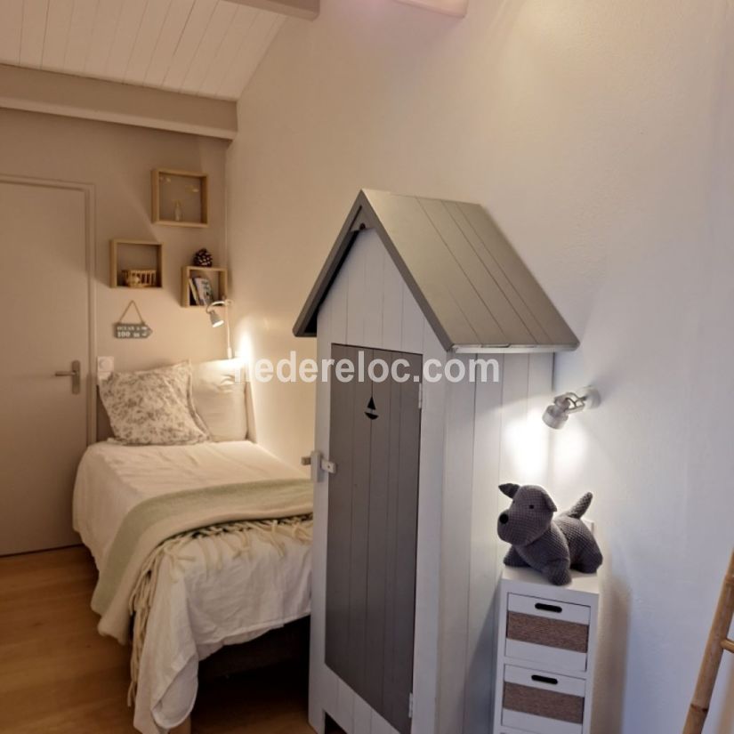 Photo 37 : CHAMBRE d'une maison située à La Couarde-sur-mer, île de Ré.