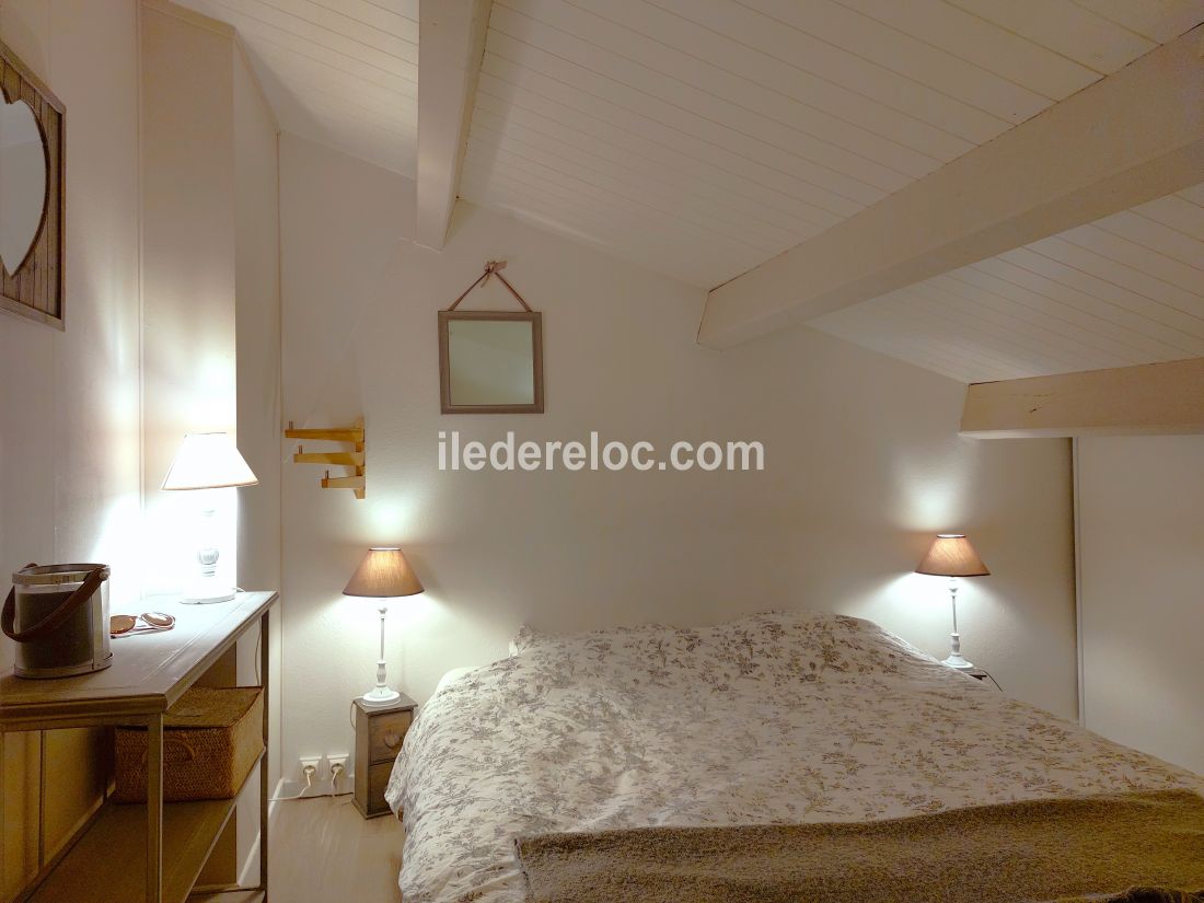 Photo 26 : CHAMBRE d'une maison située à La Couarde-sur-mer, île de Ré.