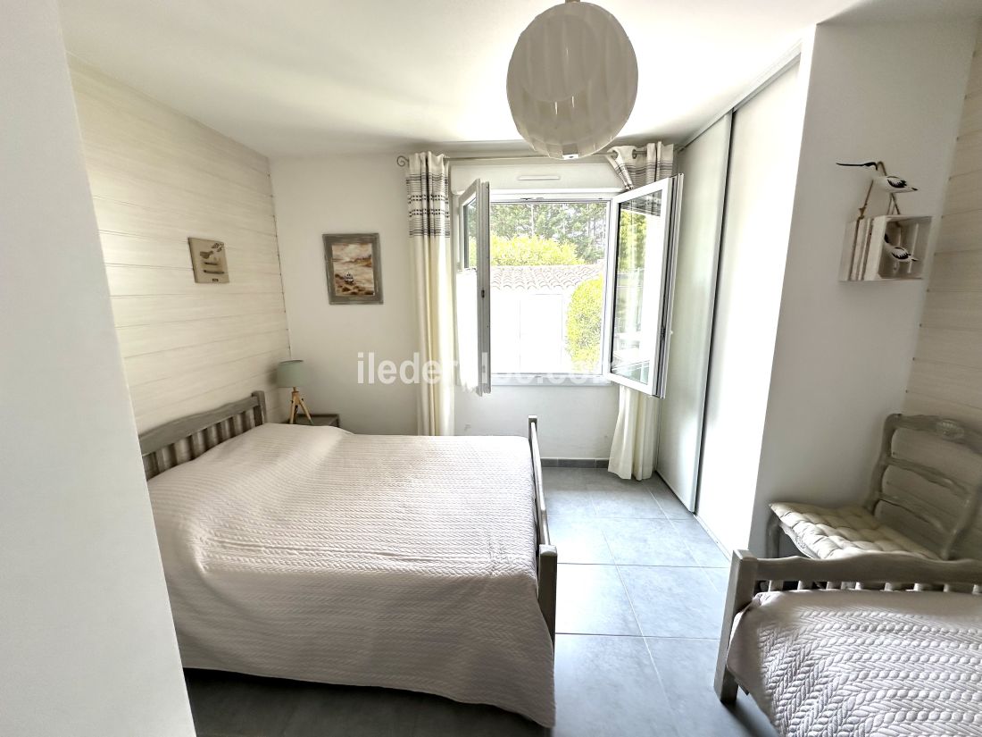 Photo 19 : CHAMBRE d'une maison située à La Couarde-sur-mer, île de Ré.