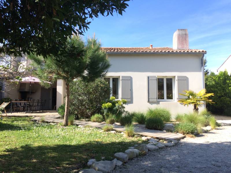 Photo 2 : EXTERIEUR d'une maison située à Sainte-Marie-de-Ré, île de Ré.