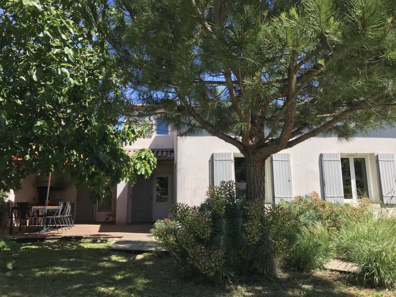 Photo 4 : EXTERIEUR d'une maison située à Sainte-Marie-de-Ré, île de Ré.