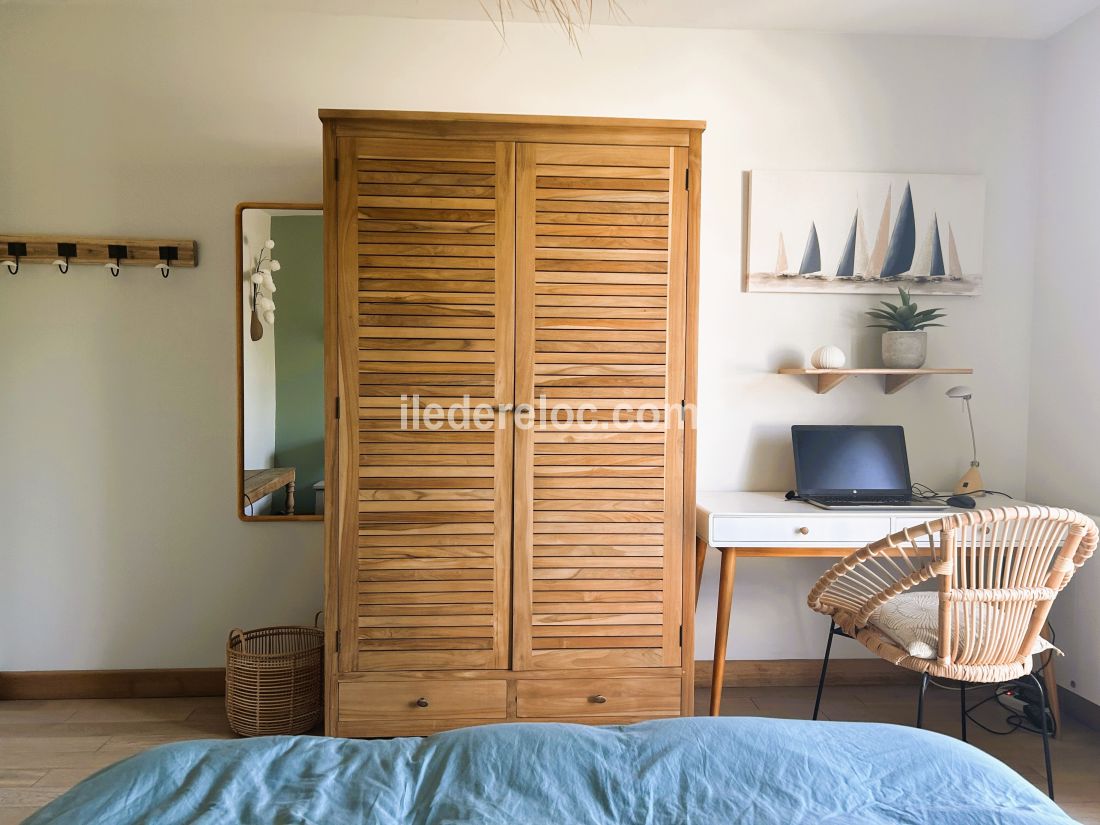 Photo 8 : CHAMBRE d'une maison située à La Couarde-sur-mer, île de Ré.