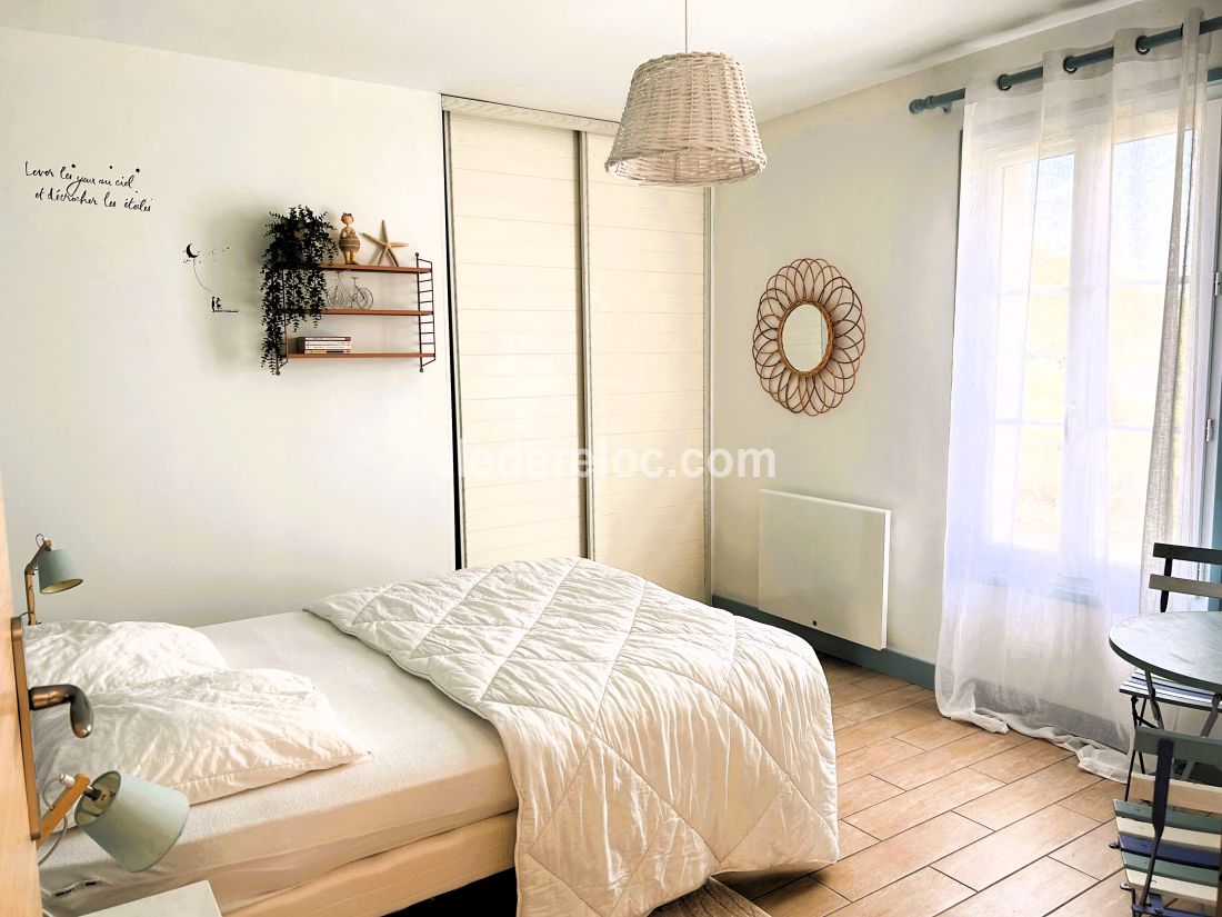 Photo 9 : CHAMBRE d'une maison située à La Couarde-sur-mer, île de Ré.