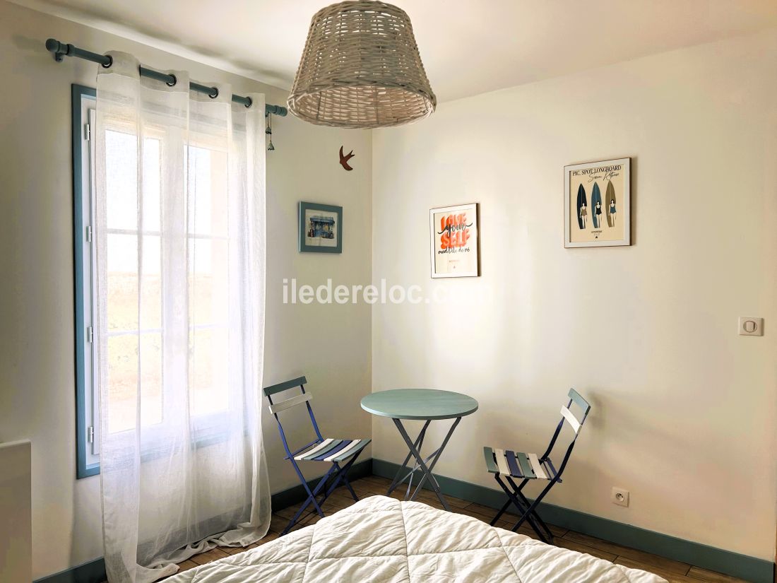 Photo 10 : CHAMBRE d'une maison située à La Couarde-sur-mer, île de Ré.