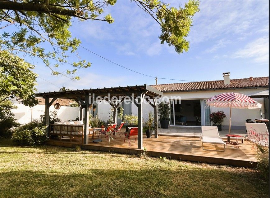 Photo 16 : EXTERIEUR d'une maison située à La Couarde-sur-mer, île de Ré.