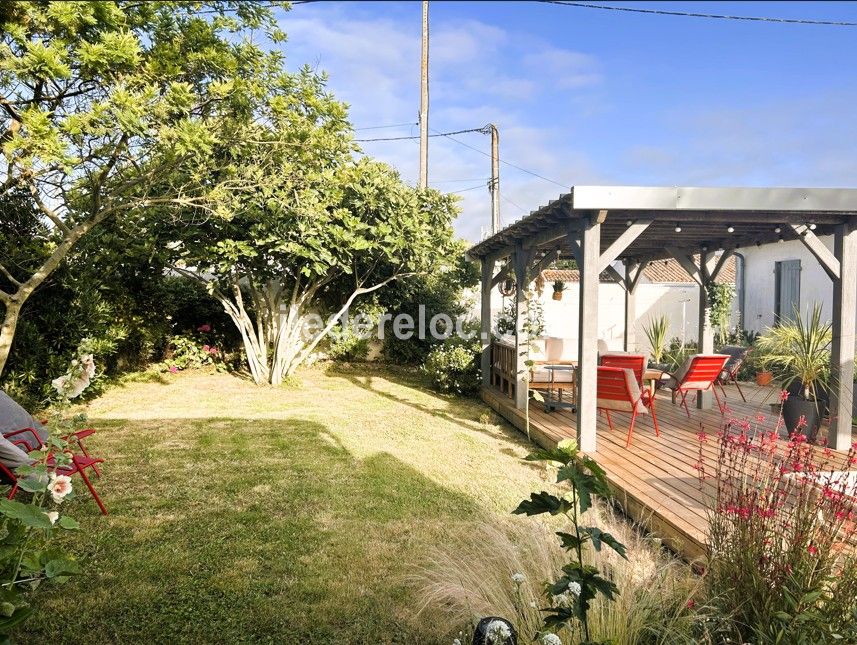 Photo 17 : EXTERIEUR d'une maison située à La Couarde-sur-mer, île de Ré.