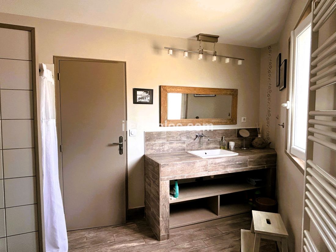 Photo 15 : SALLEDEBAIN d'une maison située à La Couarde-sur-mer, île de Ré.
