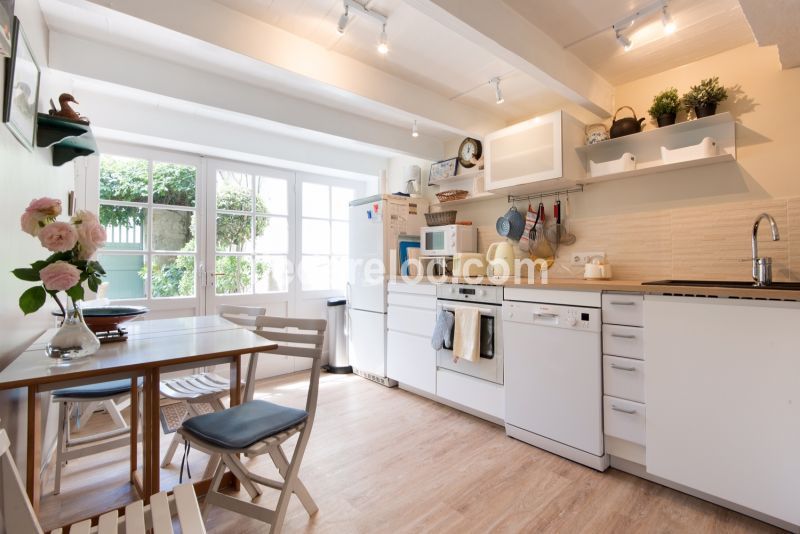 Photo 1 : CUISINE d'une maison située à Saint-Martin-de-Ré, île de Ré.