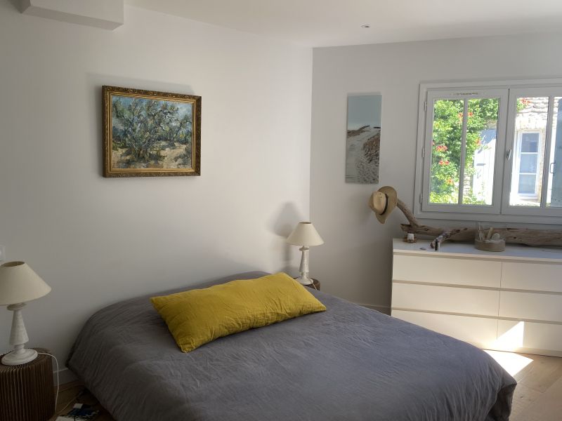 Photo 9 : CHAMBRE d'une maison située à Les Portes, île de Ré.