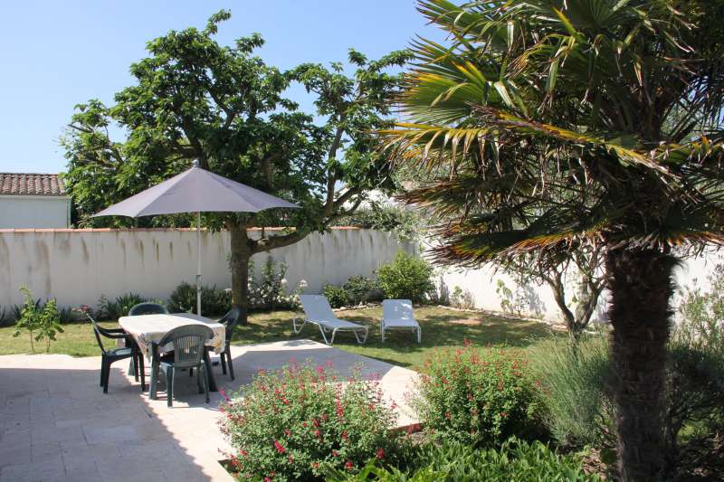 Photo 3 : JARDIN d'une maison située à Sainte-Marie-de-Ré, île de Ré.