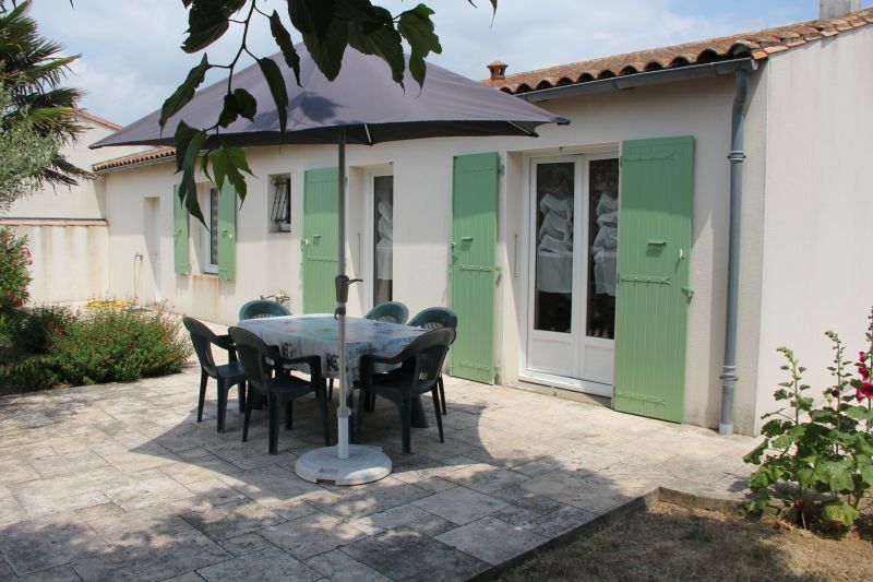 Photo 1 : TERRASSE d'une maison située à Sainte-Marie-de-Ré, île de Ré.