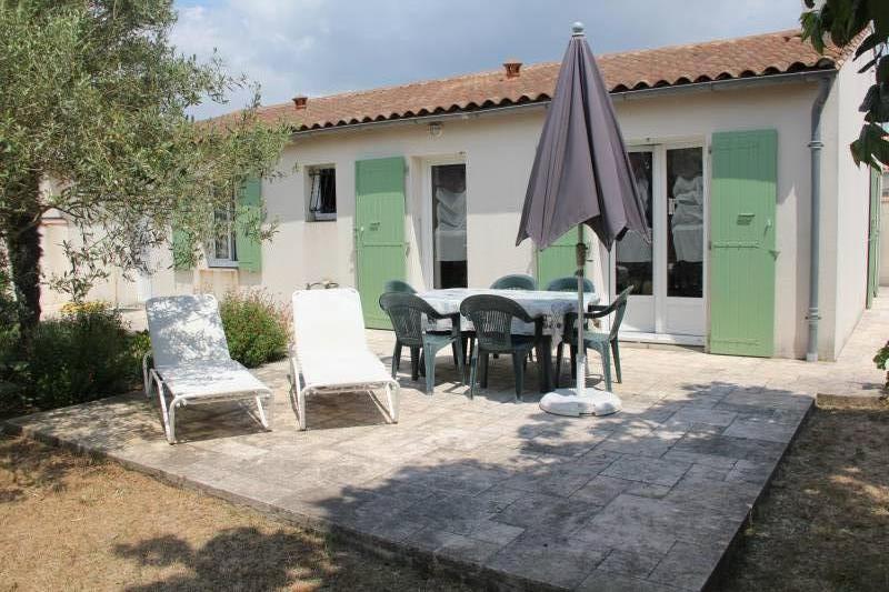 Photo 2 : EXTERIEUR d'une maison située à Sainte-Marie-de-Ré, île de Ré.