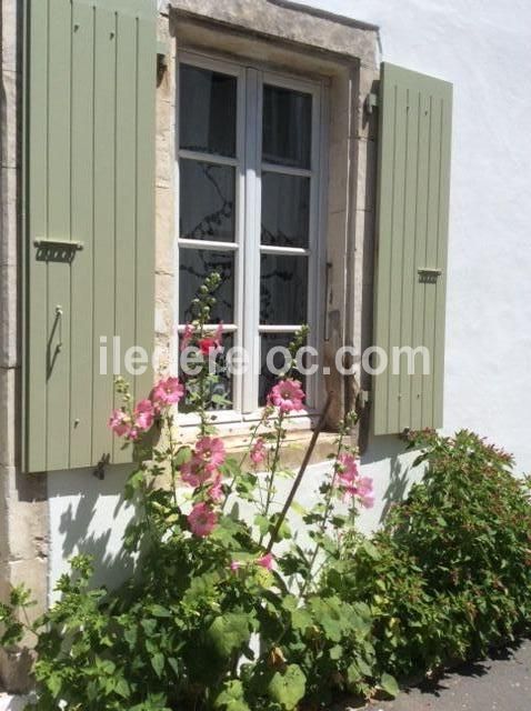 Photo 2 : EXTERIEUR d'une maison située à Sainte-Marie-de-Ré, île de Ré.