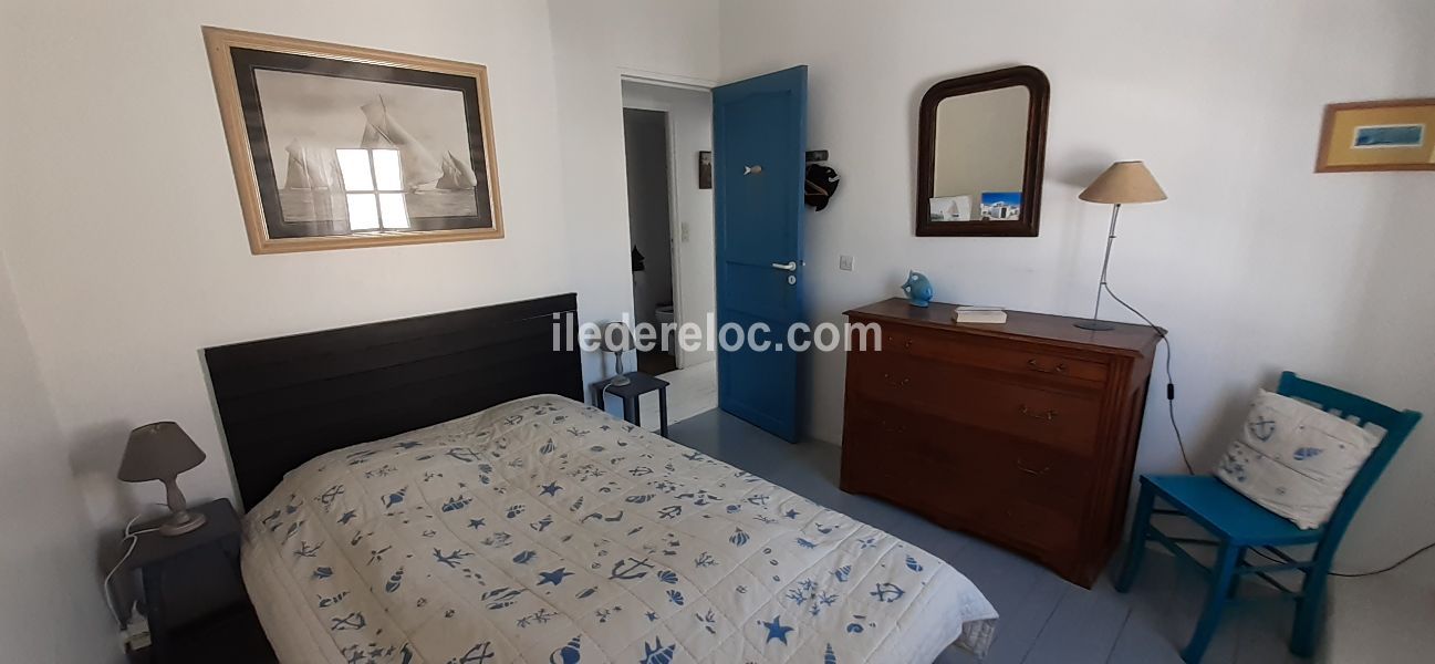 Photo 13 : CHAMBRE d'une maison située à Saint-Clément-des-Baleines, île de Ré.