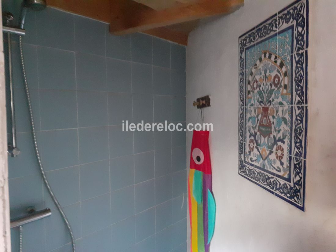 Photo 19 : SALLEDEBAIN d'une maison située à Saint-Clément-des-Baleines, île de Ré.