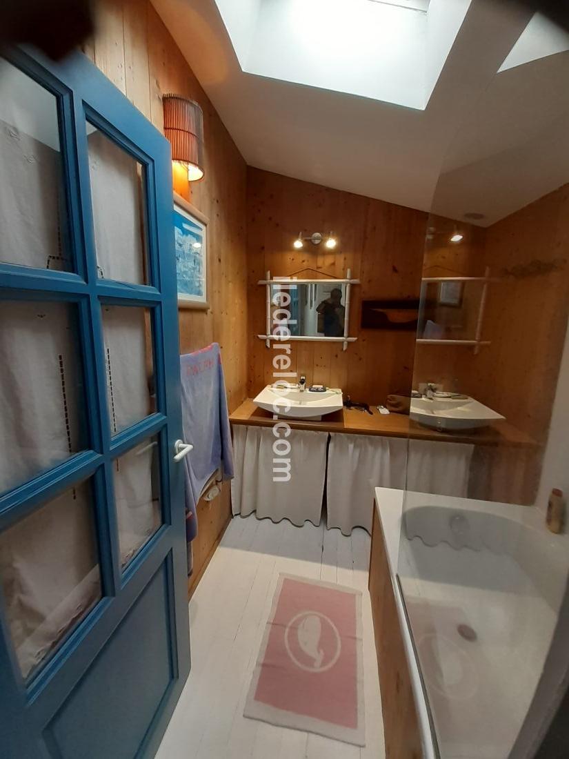 Photo 14 : SALLEDEBAIN d'une maison située à Saint-Clément-des-Baleines, île de Ré.