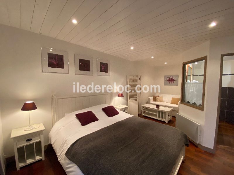 Photo 19 : CHAMBRE d'une maison située à La Couarde-sur-mer, île de Ré.