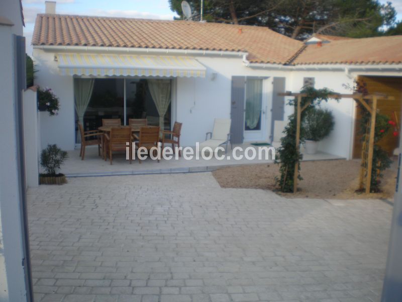 Photo 25 : TERRASSE d'une maison située à La Flotte-en-Ré, île de Ré.