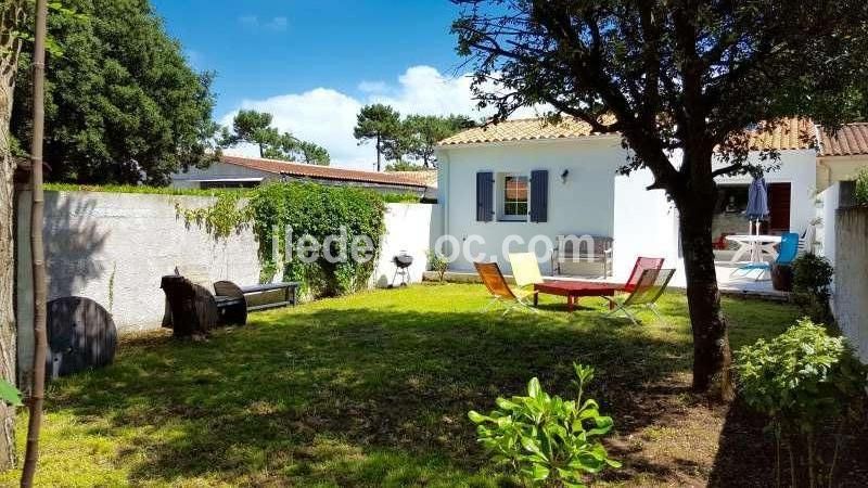 Photo 1 : JARDIN d'une maison située à Rivedoux-Plage, île de Ré.