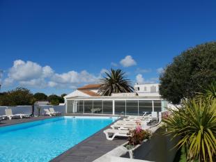 ile de ré Maisonnette 3  avec piscine chauffe  2 minutes d