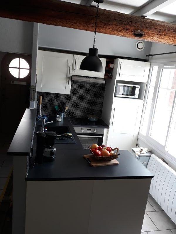 Photo 17 : CUISINE d'une maison située à La Flotte, île de Ré.