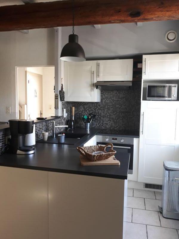 Photo 20 : CUISINE d'une maison située à La Flotte, île de Ré.