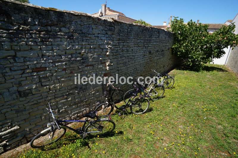 Photo 2 : JARDIN d'une maison située à La Flotte-en-Ré, île de Ré.