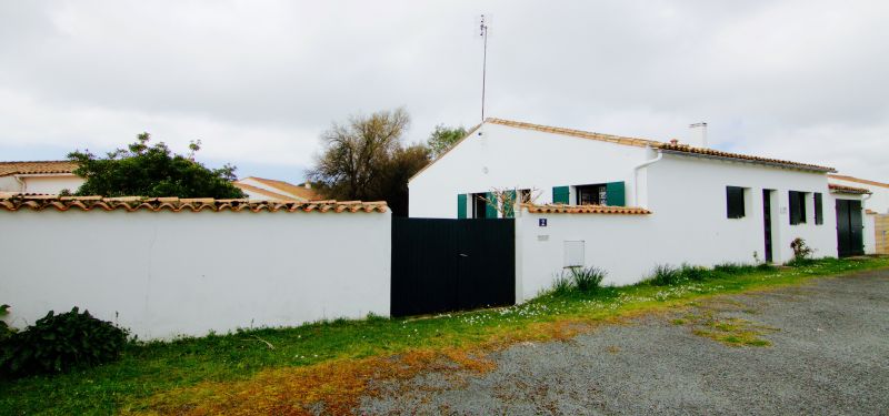 Photo 11 : EXTERIEUR d'une maison située à La Couarde-sur-mer, île de Ré.