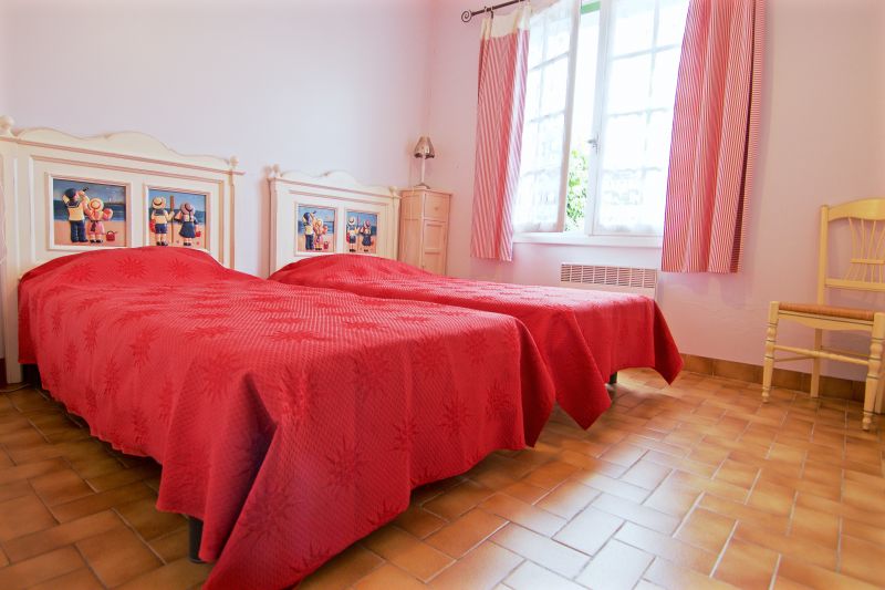 Photo 6 : CHAMBRE d'une maison située à La Couarde-sur-mer, île de Ré.