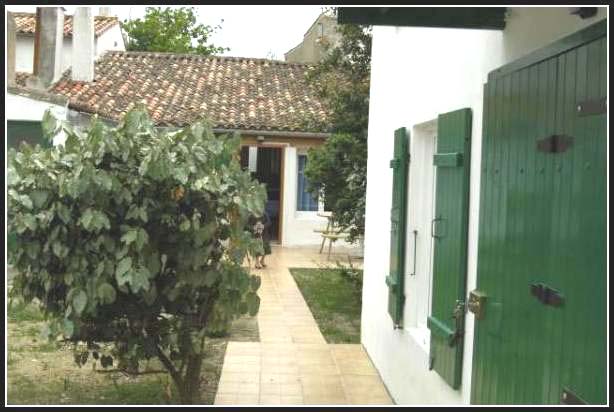 Photo 3 :  d'une maison située à La Couarde-sur-mer, île de Ré.