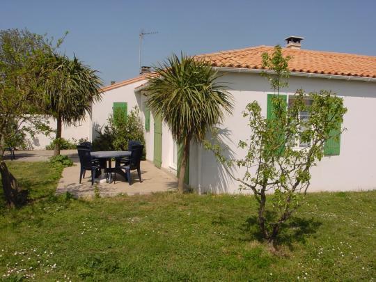 Photo 1 :  d'une maison située à La Couarde-sur-mer, île de Ré.