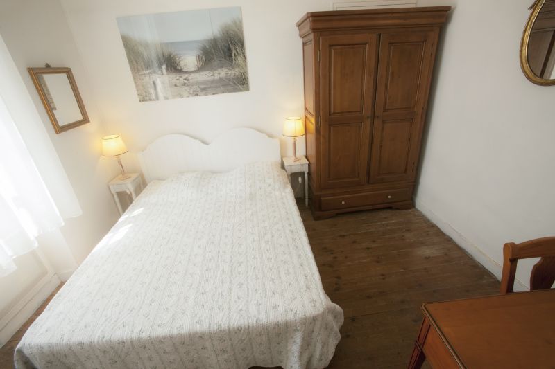 Photo 8 : CHAMBRE d'une maison située à Le Bois-Plage-en-Ré, île de Ré.