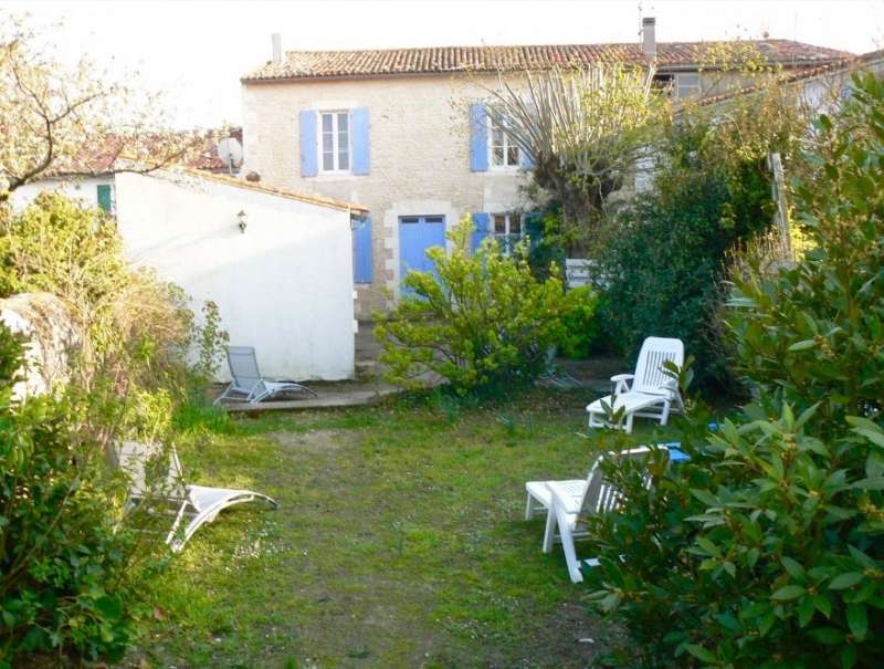 Photo 1 : EXTERIEUR d'une maison située à Le Bois-Plage-en-Ré, île de Ré.