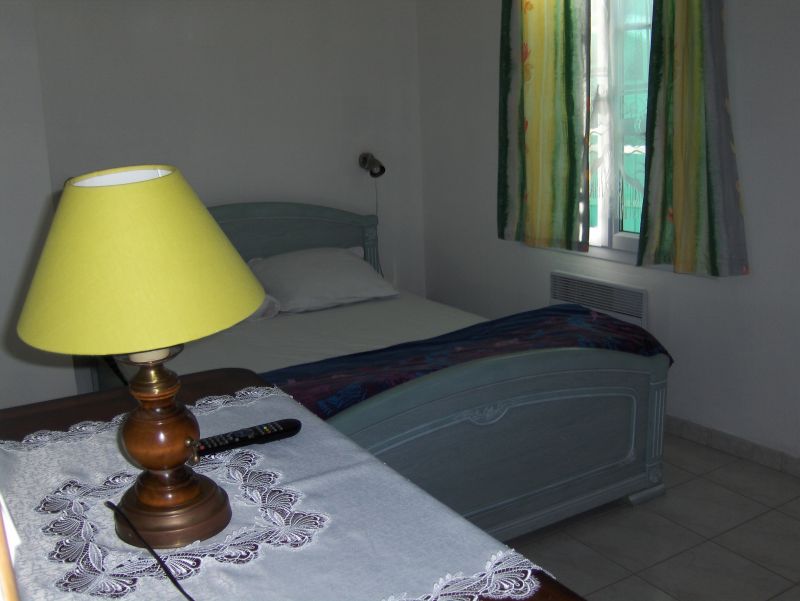 Photo 13 : CHAMBRE d'une maison située à Le Bois-Plage-en-Ré, île de Ré.