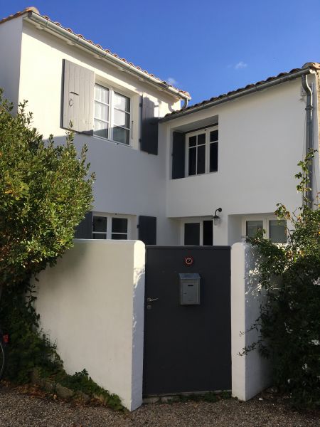 Photo 1 : EXTERIEUR d'une maison située à Les Portes-en-Ré, île de Ré.