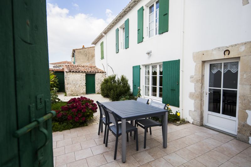 Photo 1 : EXTERIEUR d'une maison située à Sainte-Marie-de-Ré, île de Ré.