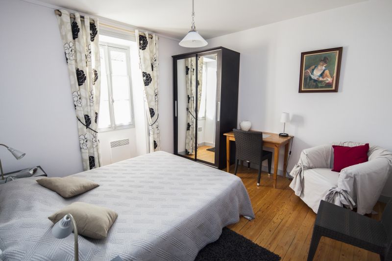 Photo 6 : CHAMBRE d'une maison située à Sainte-Marie-de-Ré, île de Ré.