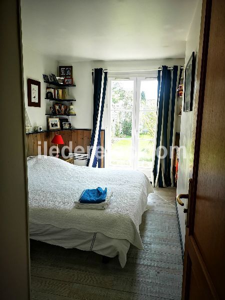 Photo 6 : CHAMBRE d'une maison située à La Couarde-sur-mer, île de Ré.
