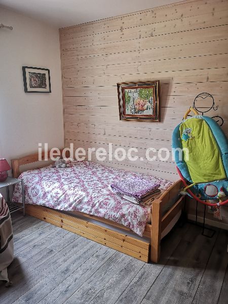 Photo 7 : CHAMBRE d'une maison située à La Couarde-sur-mer, île de Ré.